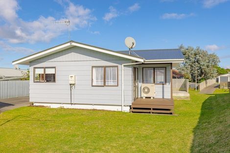 Photo of property in 8 Karyn Street, Castlecliff, Whanganui, 4501