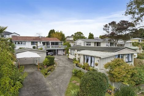 Photo of property in 11 Paragon Avenue, Beach Haven, Auckland, 0626