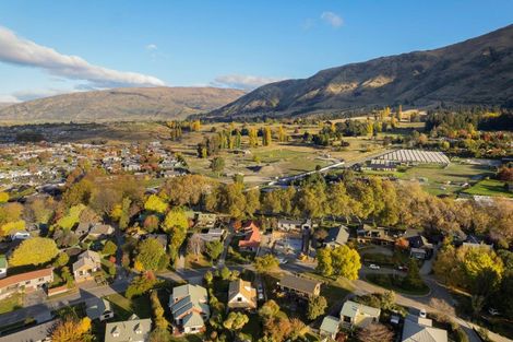 Photo of property in 10 Heuchan Lane, Wanaka, 9305