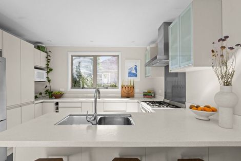 Photo of property in 2 Main Street, Hospital Hill, Napier, 4110