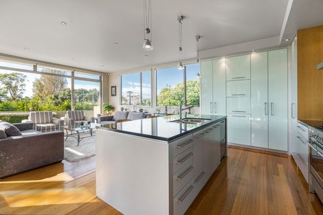 Photo of property in 18a Eastcliffe Road, Castor Bay, Auckland, 0620
