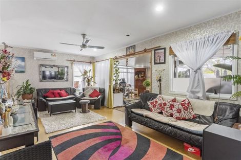 Photo of property in 11 Paragon Avenue, Beach Haven, Auckland, 0626
