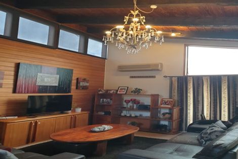 Photo of property in 40a Staincross Street, Green Bay, Auckland, 0604