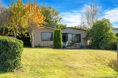 Photo of property in 2 Earle Place, Acacia Bay, Taupo, 3330