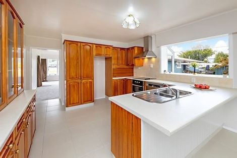 Photo of property in 15 Salas Place, Papakura, 2110