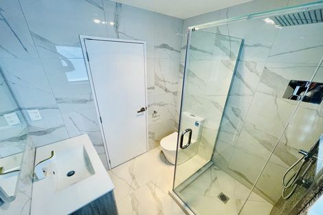 Photo of property in 36d Seymour Road, Sunnyvale, Auckland, 0612