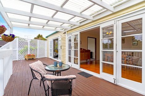 Photo of property in 17 Paramu Avenue, Birkdale, Auckland, 0626