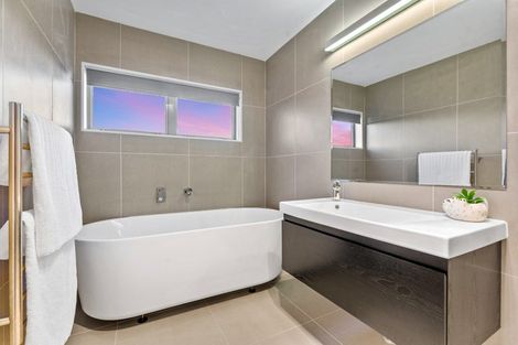 Photo of property in 463 Beach Road, Murrays Bay, Auckland, 0630