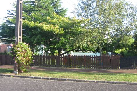 Photo of property in 73 Tahapa Crescent, Meadowbank, Auckland, 1072