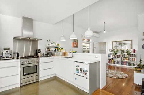 Photo of property in 129 Onepu Road, Lyall Bay, Wellington, 6022