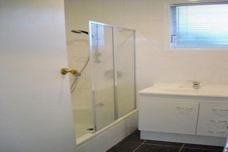 Photo of property in 2/7 Oteha Valley Road, Northcross, Auckland, 0632