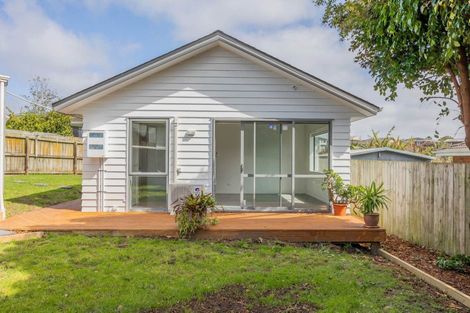 Photo of property in 11 Karo Place, Glendene, Auckland, 0602