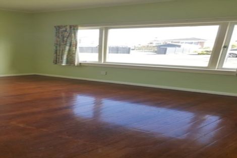 Photo of property in 14 Kokiri Street, Te Atatu South, Auckland, 0610