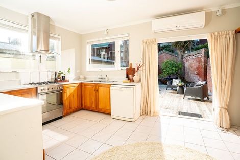 Photo of property in 81 Elizabeth Street, Mount Victoria, Wellington, 6011