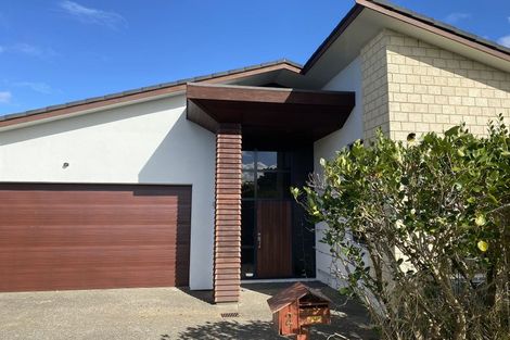 Photo of property in 2 Strundeen Close, Flat Bush, Auckland, 2016