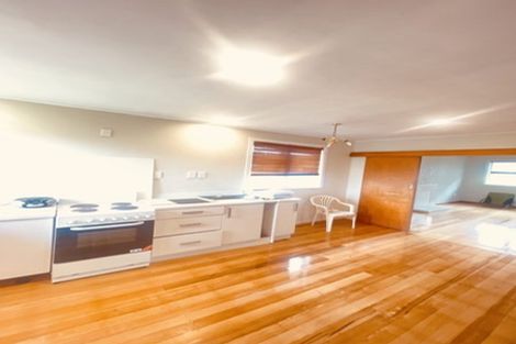 Photo of property in 28 Maui Pomare Street, Blockhouse Bay, Auckland, 0600