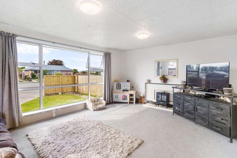 Photo of property in 25 Camelia Place, Islington, Christchurch, 8042