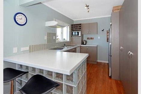 Photo of property in 296 East Coast Road, Forrest Hill, Auckland, 0620