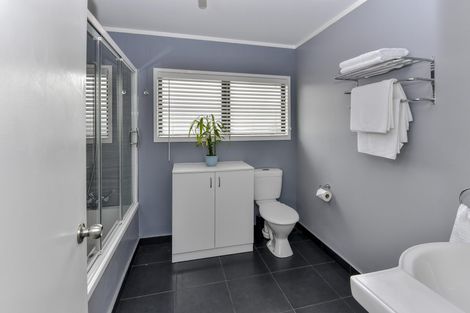 Photo of property in 3a Nerissa Place, Randwick Park, Auckland, 2105