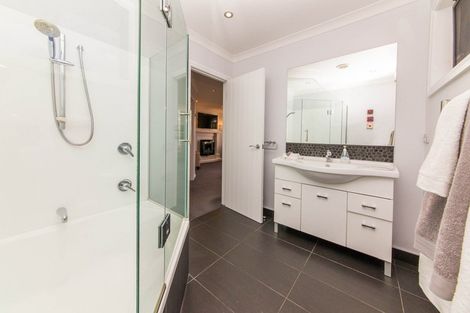 Photo of property in 5a Goddard Lane, Havelock North, 4130