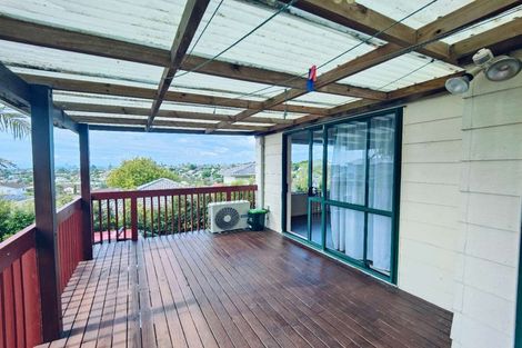 Photo of property in 2/22 Athena Drive, Totara Vale, Auckland, 0629