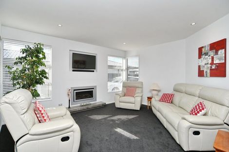 Photo of property in 9 Churchill Drive, Rangiora, 7400