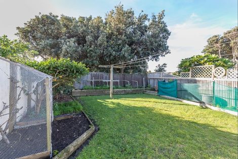 Photo of property in 7 Rangitane Grove, Waitarere Beach, Levin, 5510