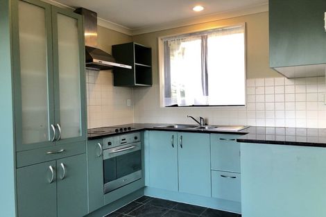 Photo of property in 2 Ballyward Close, East Tamaki, Auckland, 2013