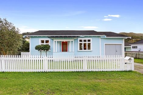 Photo of property in 25 Findlay Street, Tawa, Wellington, 5028