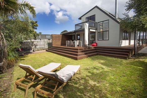 Photo of property in 202 Beverley Terrace, Whangamata, 3620