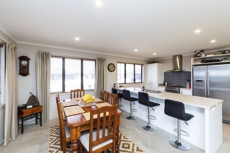 Photo of property in 34 Cyprus Place, Fitzherbert, Palmerston North, 4410
