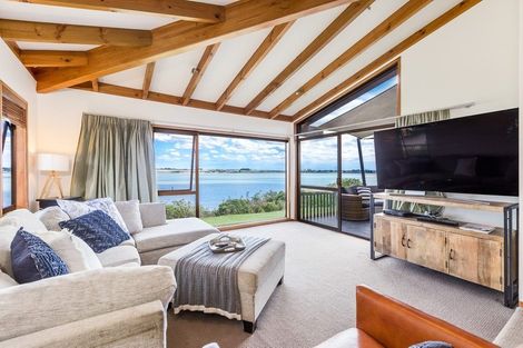 Photo of property in 33 St Annes Crescent, Wattle Downs, Auckland, 2103