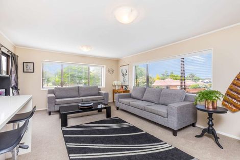 Photo of property in 13 Framalda Place, Conifer Grove, Takanini, 2112