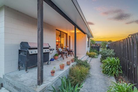 Photo of property in 8 Langham Place, Redwood, Christchurch, 8051