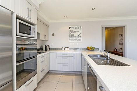 Photo of property in 15 Akaroa Road, Poraiti, Napier, 4112