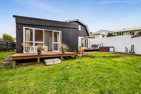 Photo of property in 5 Totara Terrace, Inglewood, 4330