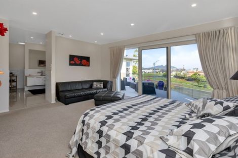 Photo of property in 28 Stace Hopper Drive, One Tree Point, 0118