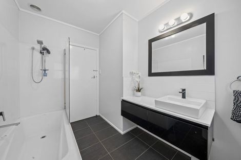Photo of property in 1/57 Sunnyside Road, Sunnyvale, Auckland, 0612