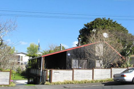 Photo of property in 4 Rimu Street, Strandon, New Plymouth, 4312