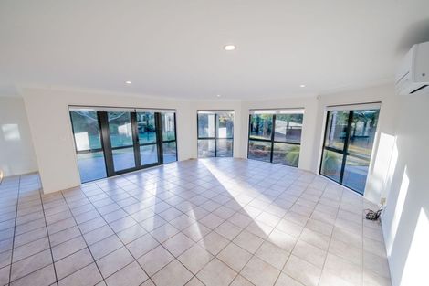 Photo of property in 315 Gardiners Road, Harewood, Christchurch, 8051