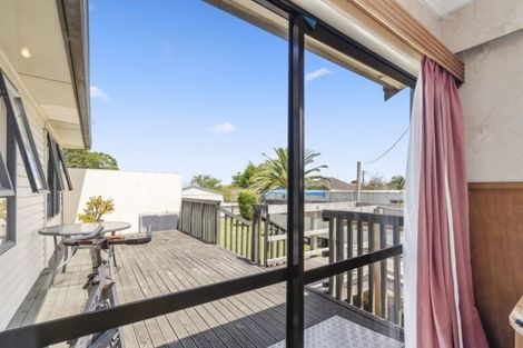Photo of property in 23 Tironui Station Road East, Papakura, 2112