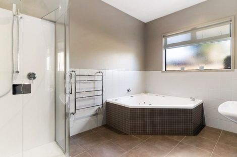 Photo of property in 35 Aranui Drive, Papamoa Beach, Papamoa, 3118