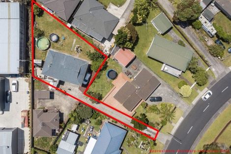 Photo of property in 40 Harmel Road, Glendene, Auckland, 0602