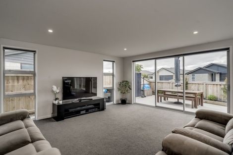 Photo of property in 2 Teachers Court, Papamoa Beach, Papamoa, 3118