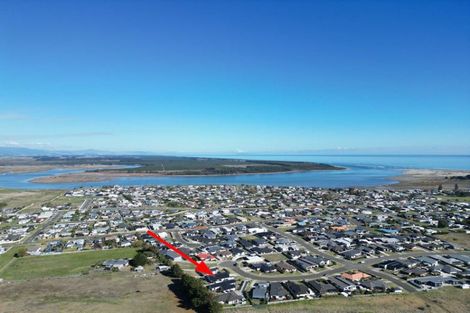 Photo of property in 17 Oxnam Place, Foxton Beach, Foxton, 4815