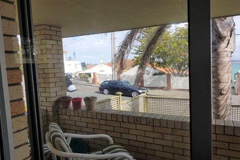 Photo of property in 85 Stanley Point Road, Stanley Point, Auckland, 0624