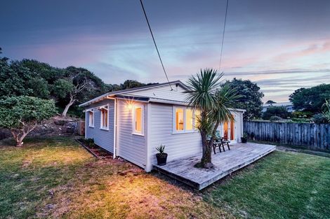 Photo of property in 18 Ngaio Street, Otaki Beach, Otaki, 5512