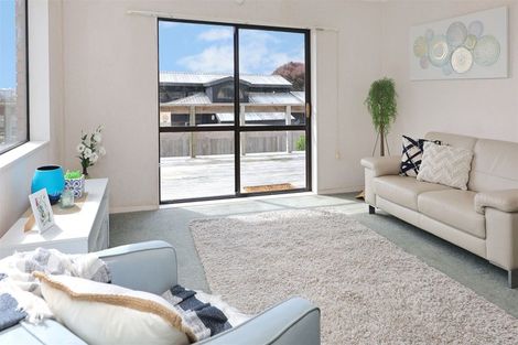 Photo of property in 1/25 Rhinevale Close, Henderson, Auckland, 0612