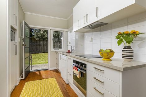 Photo of property in 2/7 Everest Street, Devonport, Auckland, 0624