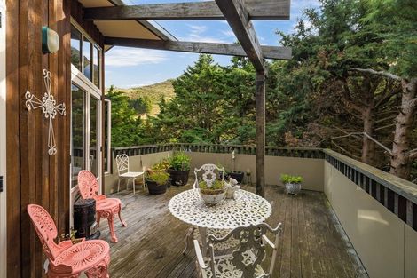 Photo of property in 15 Harmans Road, Lyttelton, 8082